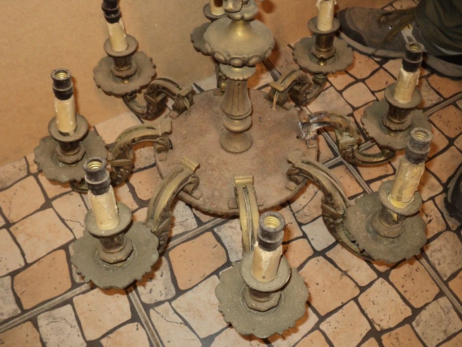 Lustre em bronze e latão