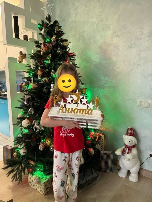 Медальница. Медальниця з кошиком для дипломів. Полка для кубків