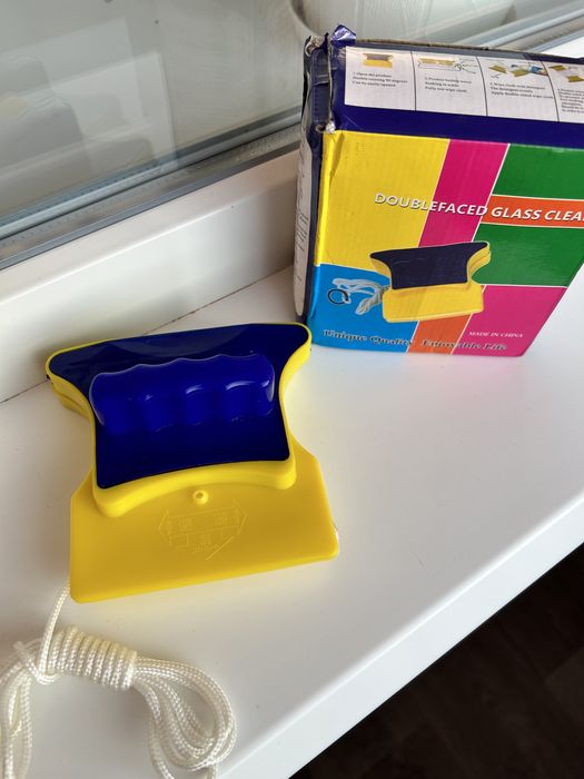 Магнитная щетка для мытья окон