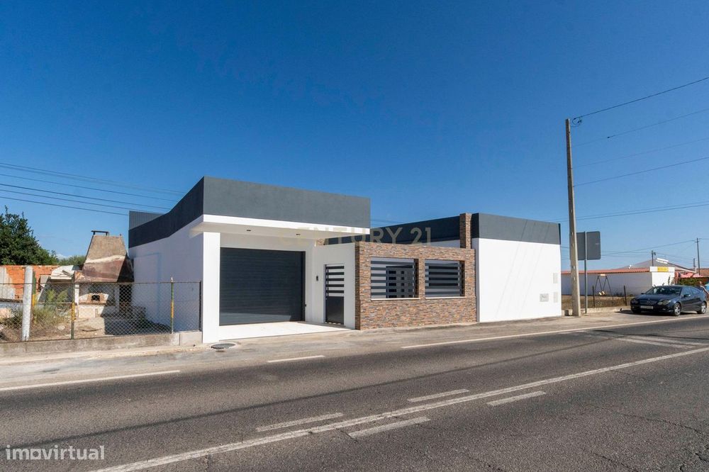 Moradia T3 totalmente remodelada em Azeitada, Benfica do Ribatejo