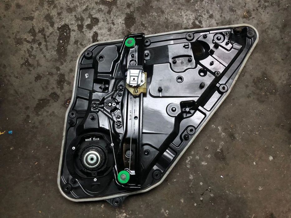 MERCEDES GLA ELEVADOR TRAS ESQUERDO - E096