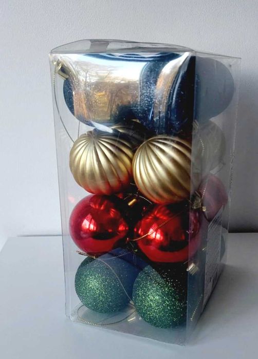 1 paczka po 24  szt bombki  mieszane