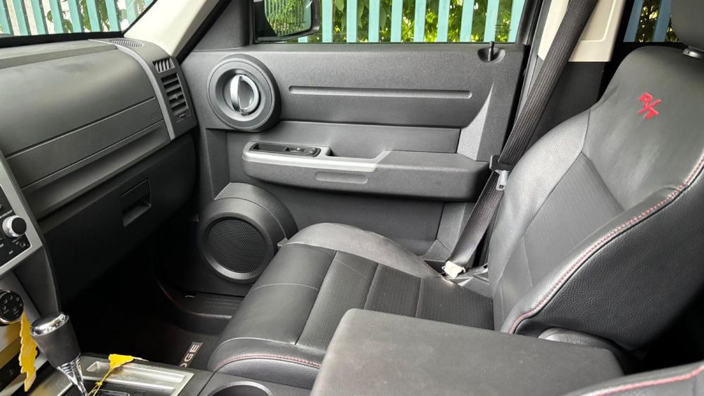 Dodge nitro 4.0 V6 4x4 servis