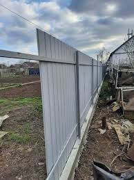 Заборы из металлопрофиля