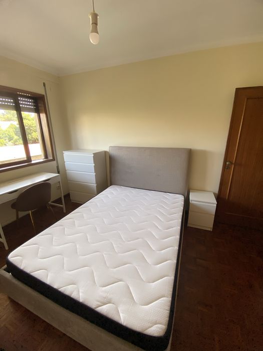 Conjunto de quarto – cama + colchão + móveis