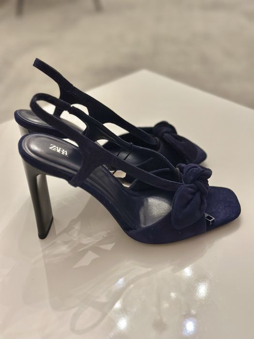 Замшеві босоніжки Zara