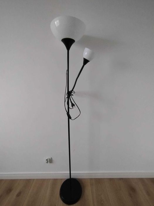 Czarna lampa podłogowa Stojąca prosta na 2 żarówki 176cm Ikea