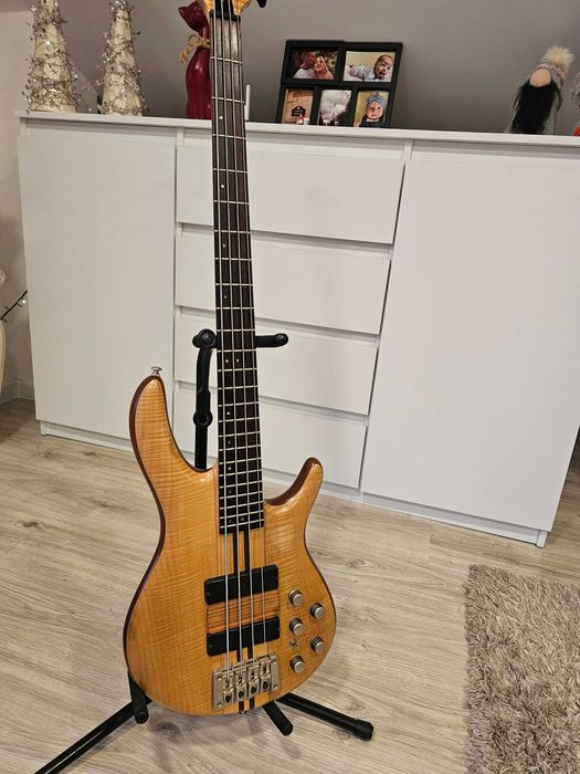 Gitara basowa Cort A4