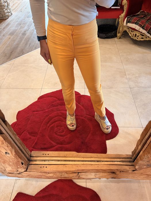 Spodnue damskie Zara