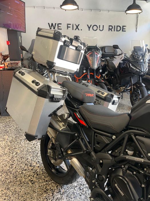 Benelli TRK 702 de 2023 em Óptimo estado Malas Crash Bars Faróis Auxiliares
