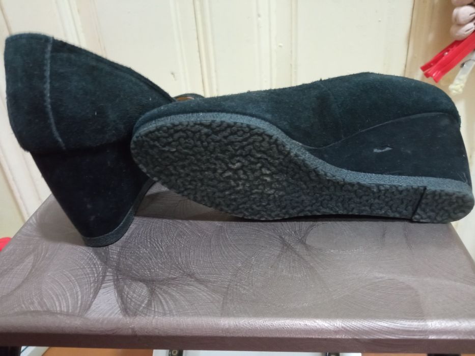 Туфлі жіночі, натуральний замш. Розмір 37, довжина устілки 24 см.