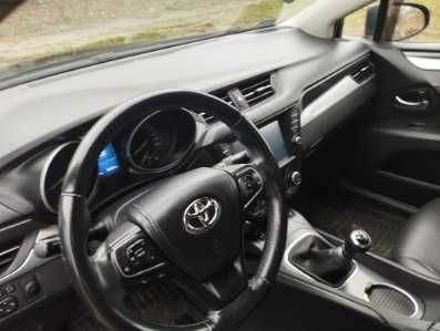 Toyota Avensis 1.8 Benzyna 2015