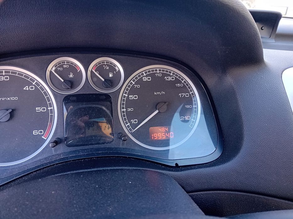 Peugeot 307 SW 1.6 HDi (7 Lugares) – 2004 | Estofos em Pele & Teto Panorâmico