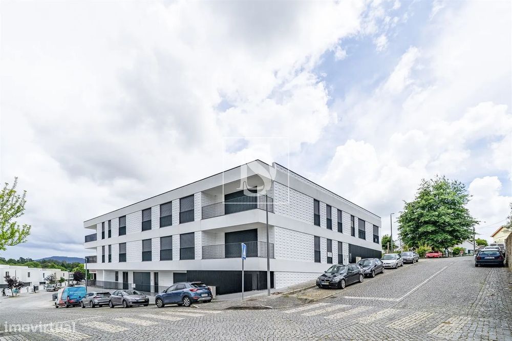 T1+1, Novo, c/ Área de T2 e Garagem Fechada p/ 2 carrosem Barcelinhos