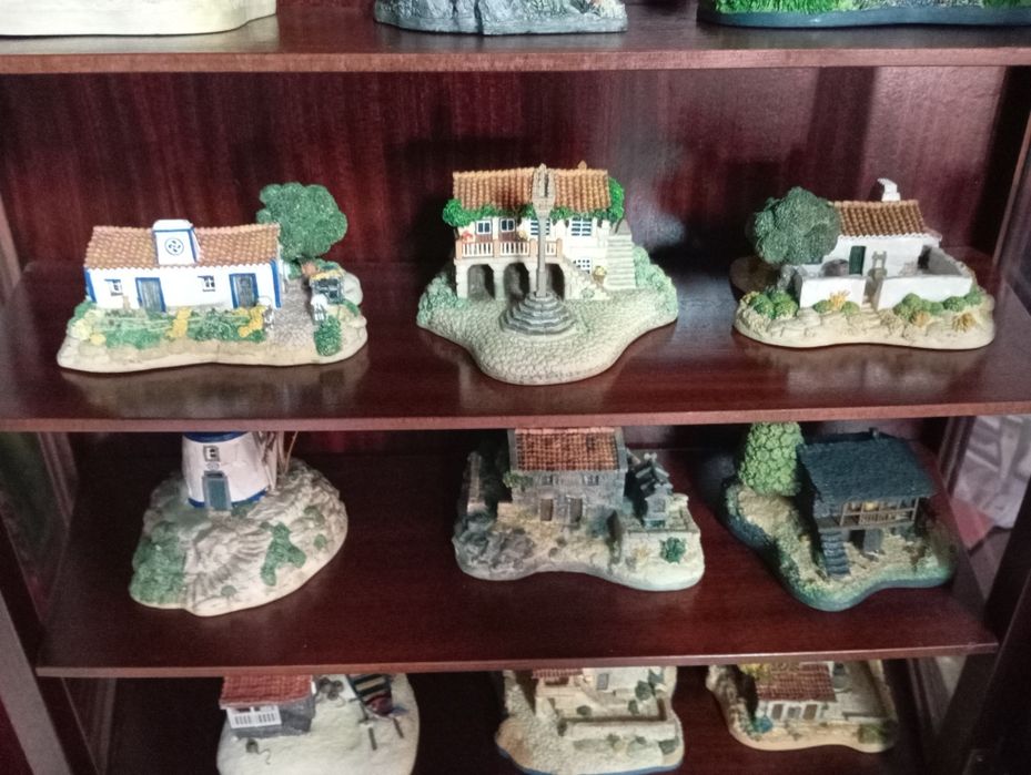 Coleção de casas de Portugal e de chavenas de 12 meses