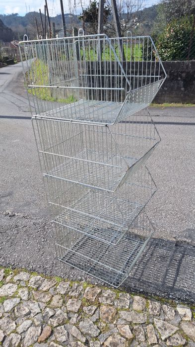 4 cestos super resistentes.