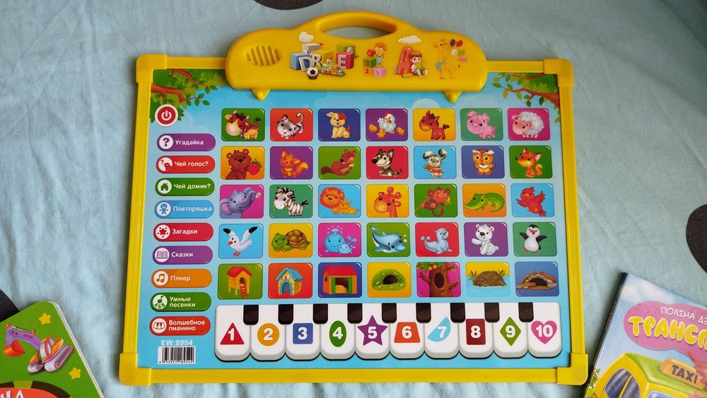 Книги та планшетка