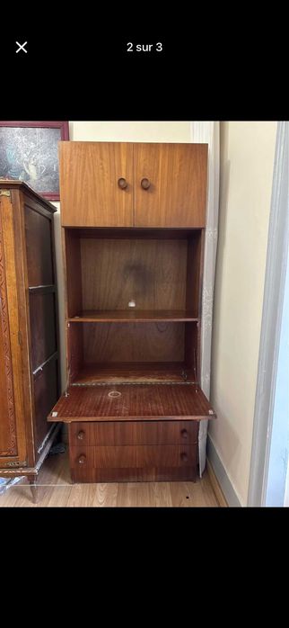 Buffet Estilo Mid-Century que se Transforma em Escrivaninha