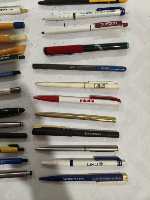 Lote de de 153 canetas diversas