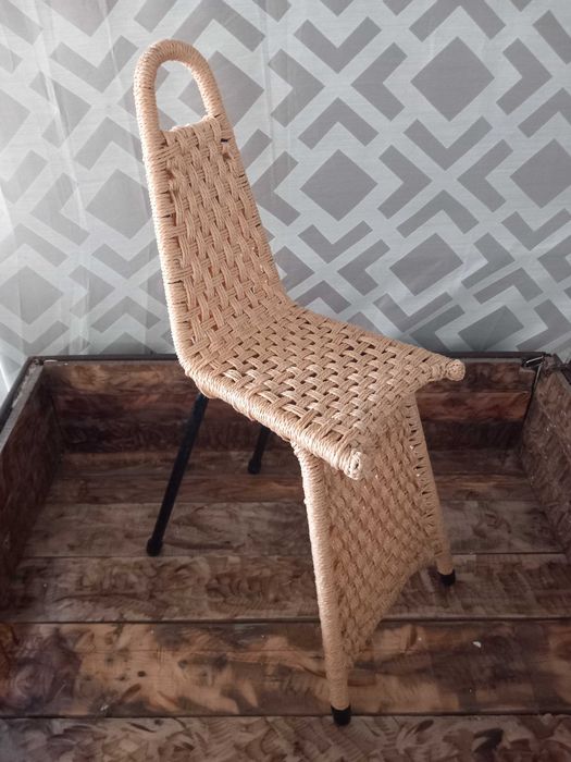 Peça de mobiliário artesanal, de origem alentejana