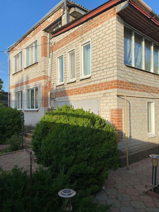Продам двохповерховий будинок