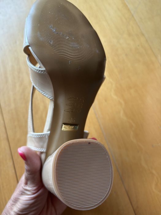 Sandalias bejes Samelli