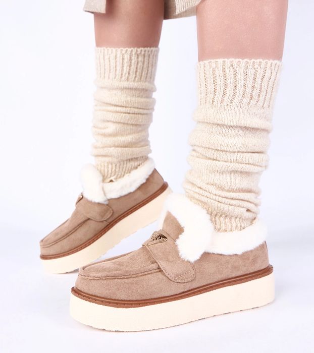 Ciemnobeżowe mokasyny ocieplane futerkiem Loafy