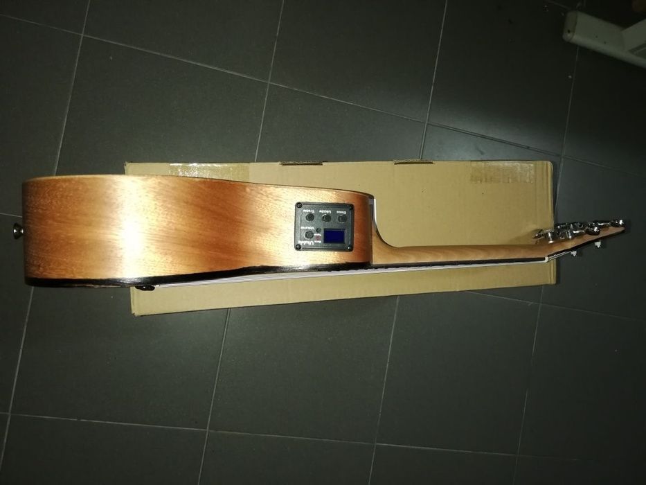 Ukulele tenor elétrico