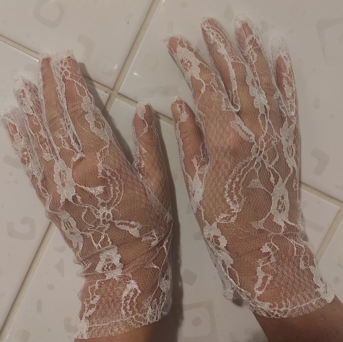 Кружевные перчатки