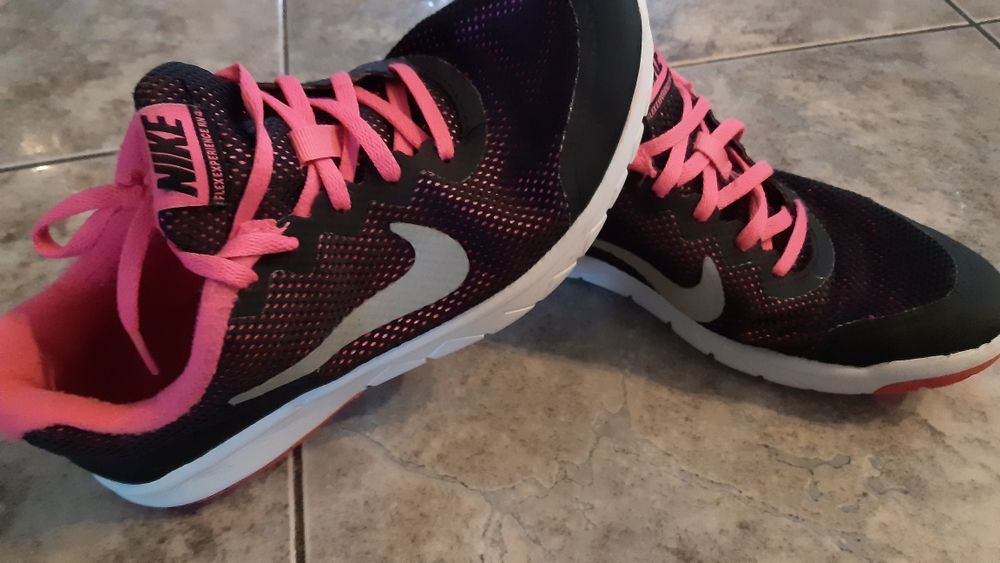 Buty Nike rozmiar 38.5 wkładka 24