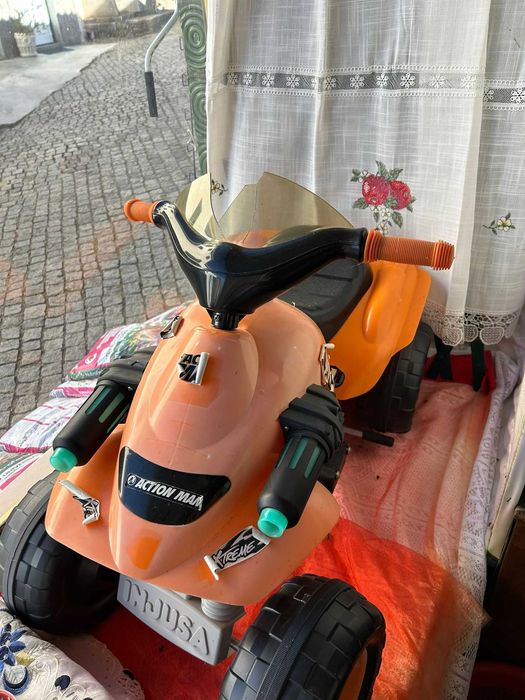 Moto 4 elétrica para criança