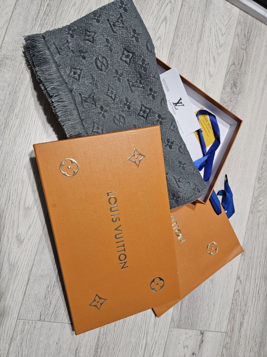 Piękny nowy szalik Louis Vuitton