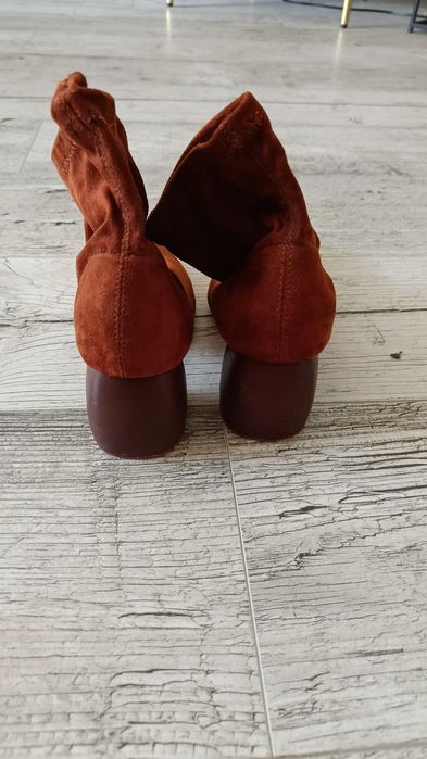 Bershka przejściowe elastyczne botki rozmiar 37