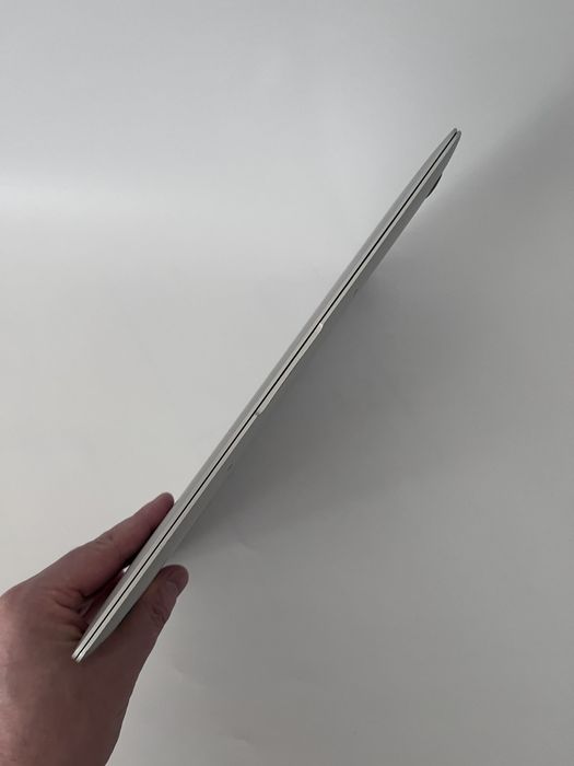 MacBook air 13 2020 Core i3 8/256gb