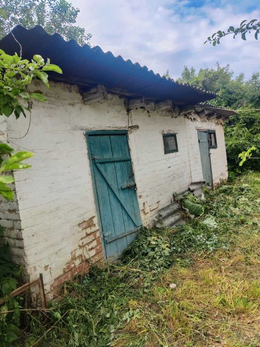 Продам земельну ділянку з старою хатою у центрі диканьки