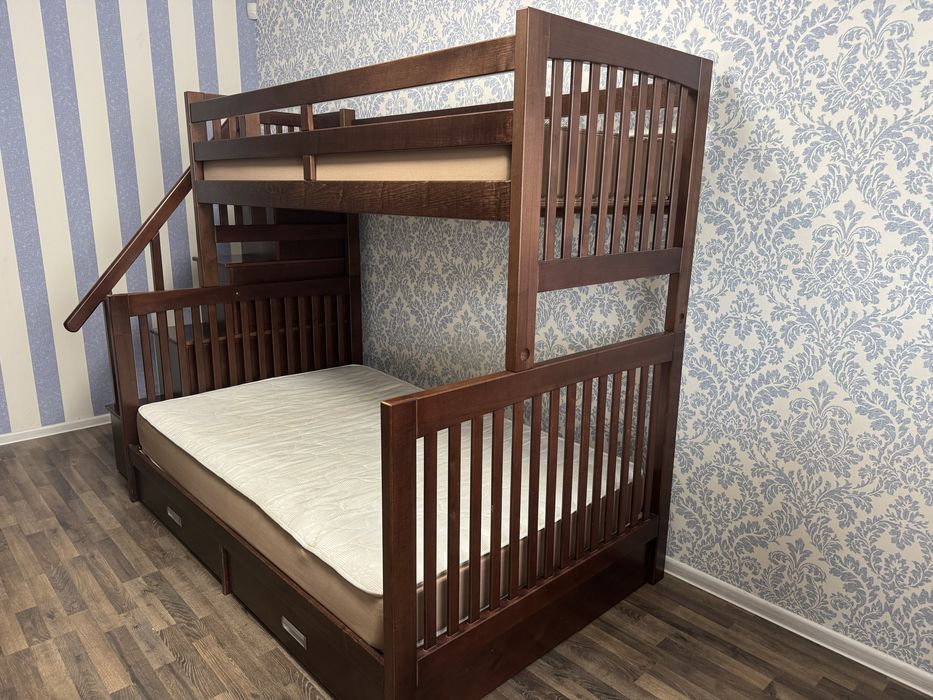 Дитяче двохʼярусне ліжко з дерева сосна з сходами і шухлядами