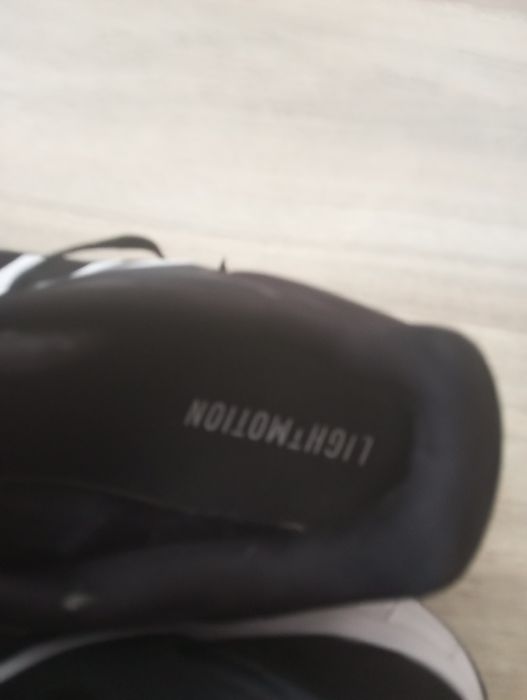 Новые кроссовки Adidas original.50 раз.Стелька 33 см.