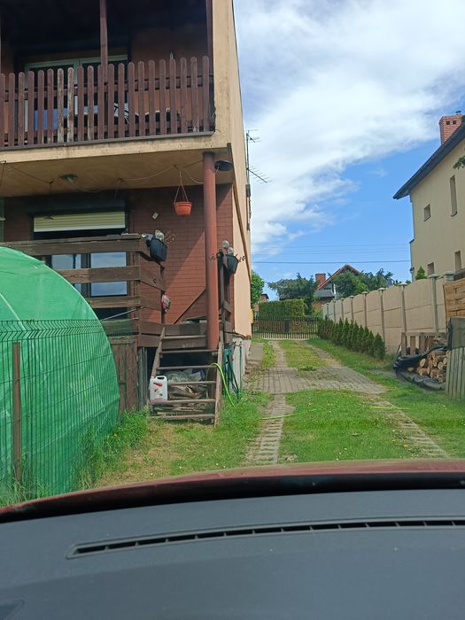 Sprzedam pół domu