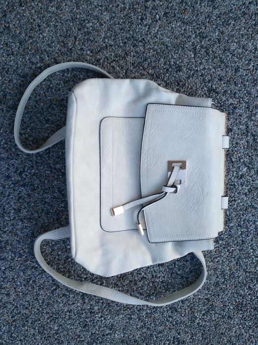 Plecak z eko skóry kremowy z uchem plecaczek elegancki