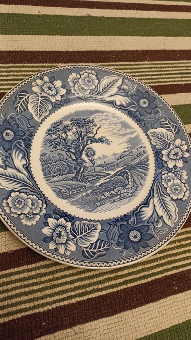 Dwa talerze płytkie obiadowe