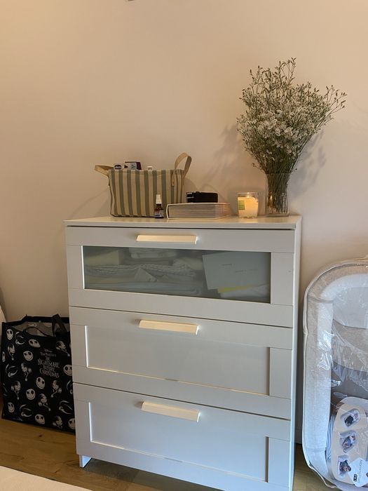 Comoda branca do IKEA