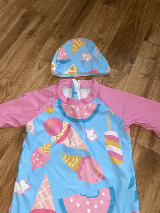 Stroj kapielowy plus czepek 146/152