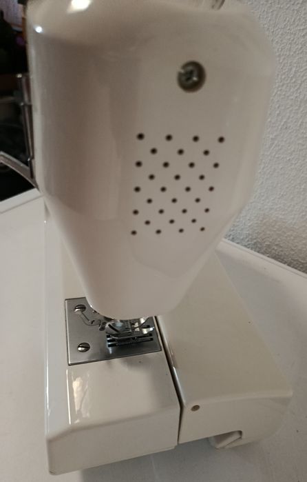 Máquina de costura portátil Riccar