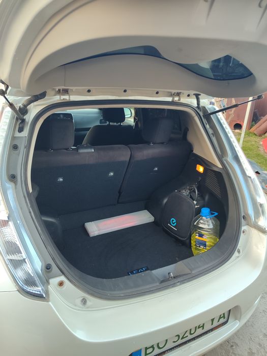 Продам Nissan Leaf