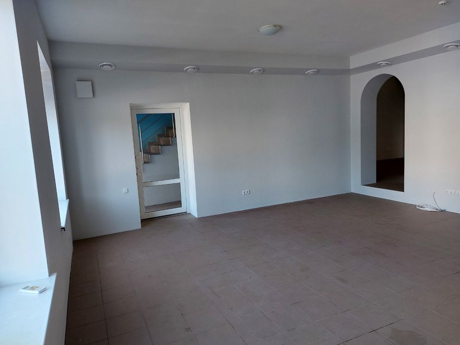 Оренда комерційного приміщення смт.Отинія  в,Шевченка,3а /центр/