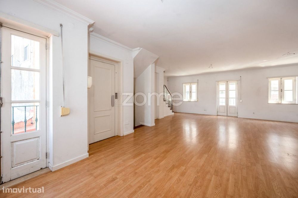 CASA EXCLUSIVA NA RUA DA COSTA (entre as Necessidades e Alcântara)