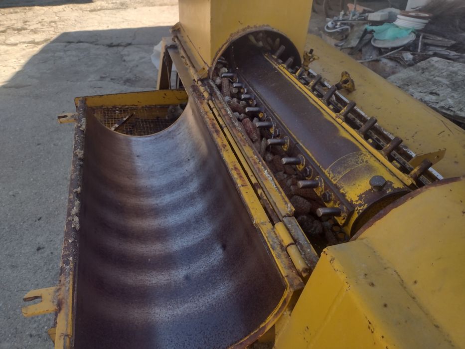 Debolhadora e descamisadeira de milho