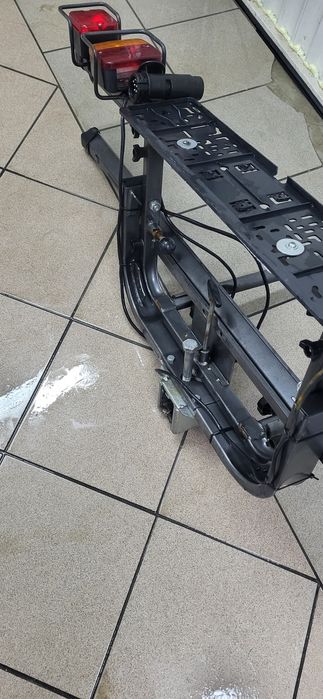 Odchylany bagażnik rowerowy na hak.
