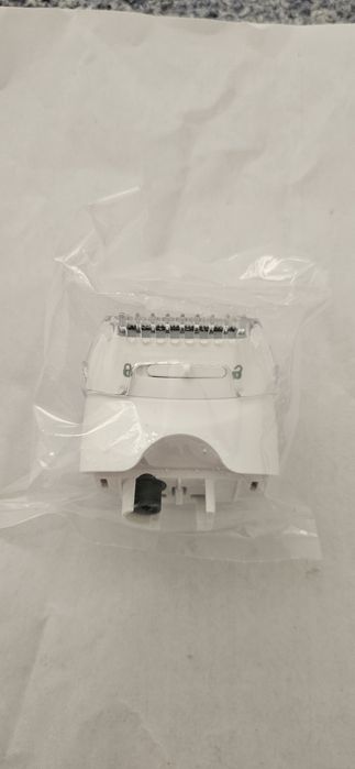 Біла бриюча насадка Braun для эпилятора 9серії