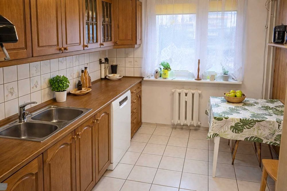 Mieszkanie w bloku - 4 pokojowe 1 piętro Os. Słowiańskie